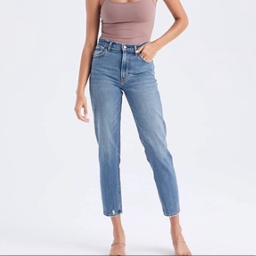 ABERCROMBIE & FITCH High Rise Mom Jeans in Medium Wash size 29 Short